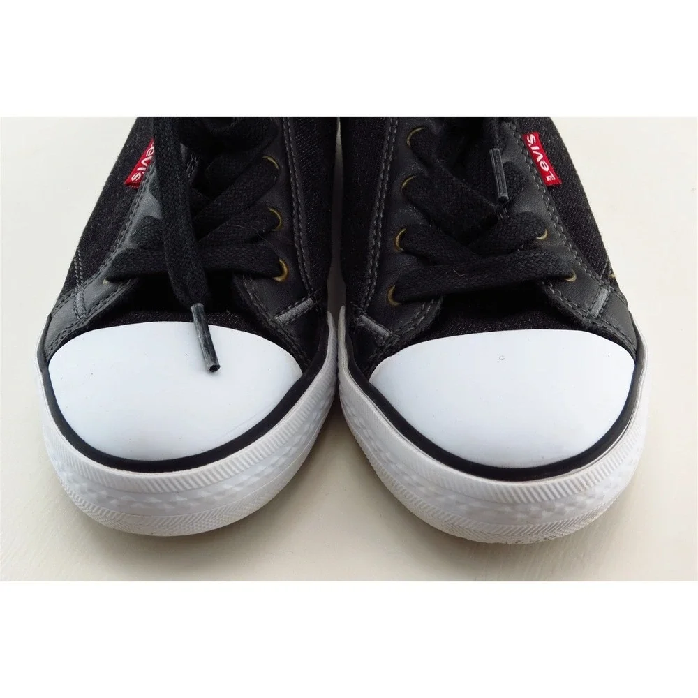 Levis welcome shoe